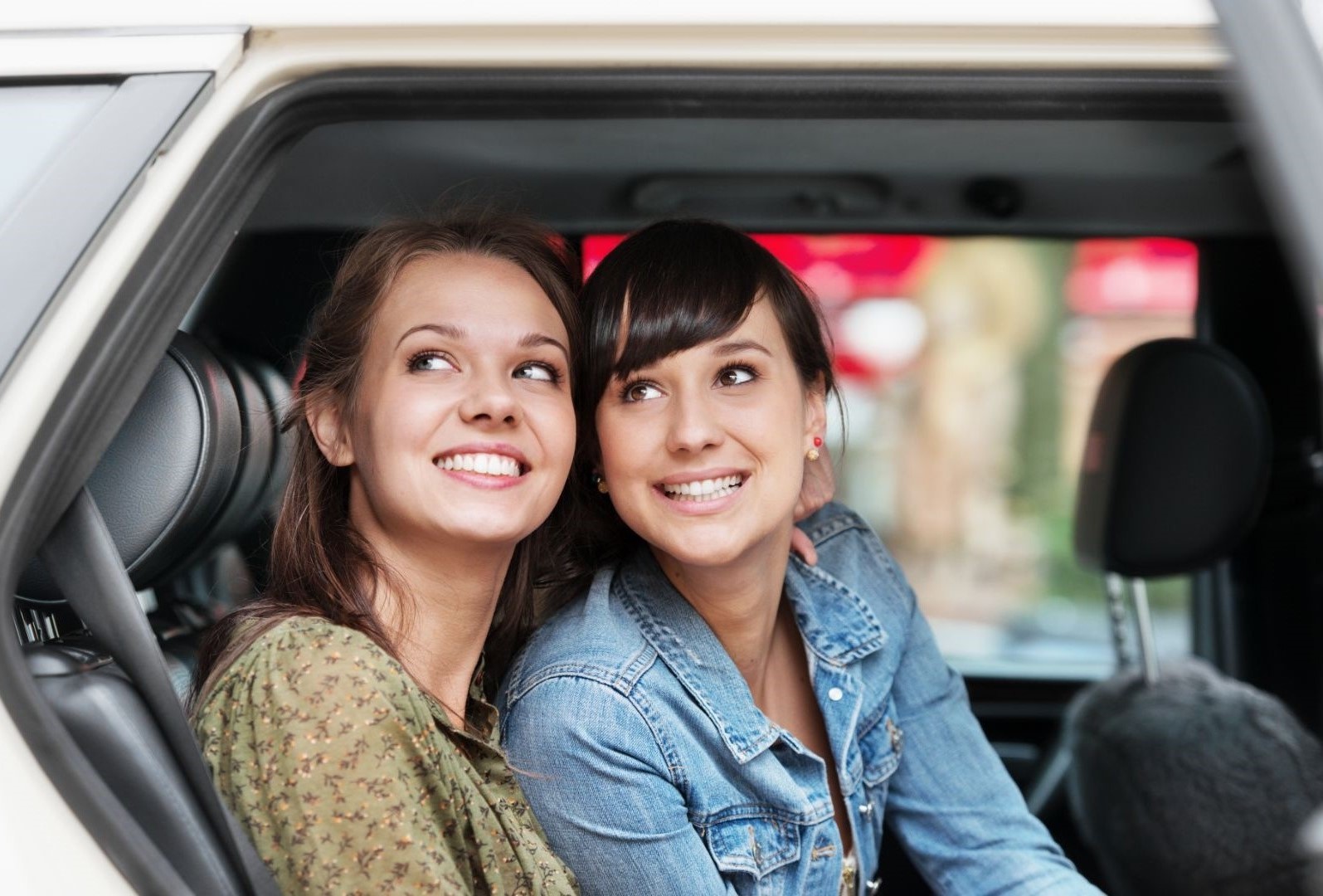 Girls Sightseeing